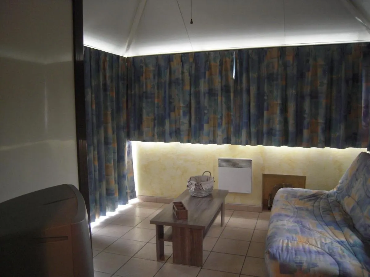 Le Belvedere De Mallet Bed & Breakfast Sarrus 0*,  France
