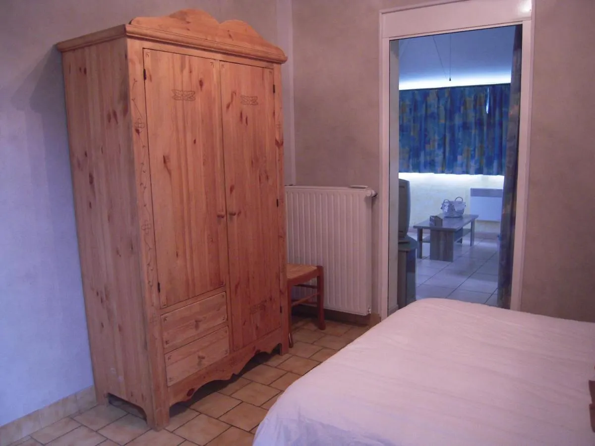 Le Belvedere De Mallet Bed & Breakfast Sarrus 0*,  France